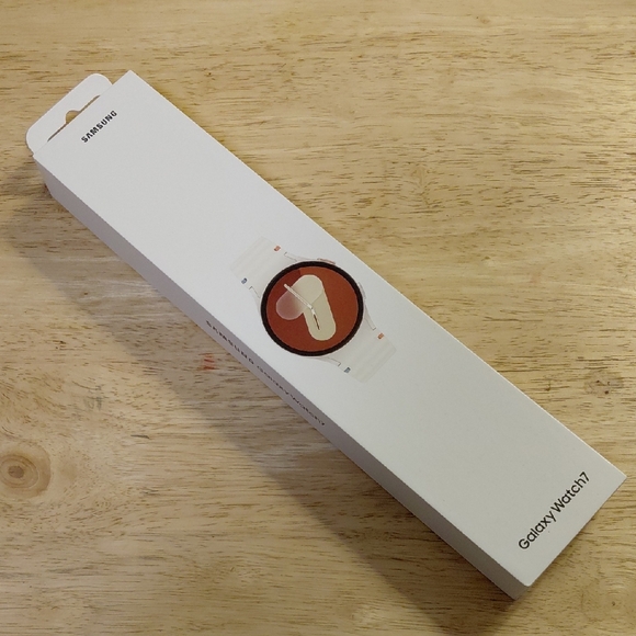 Samsung galaxy watch 7 (40MM) Wifi/Celluar - Picture 1 of 5
